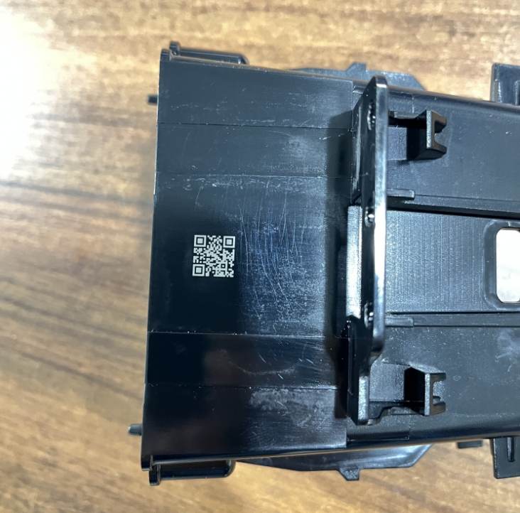 新能源汽車(chē)塑料件激光打標(biāo).jpg